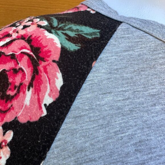 Lularoe Floral Baseball T-Shirt Light Grey Half Sleeve Shirt Size XS - Picture 7 of 7